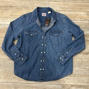 Authentic essential western Levi’s button down long sleeve Jean shirt
